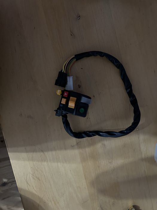 Продам пульт для квадроцикла в ньому є все в наявності 2 штуки