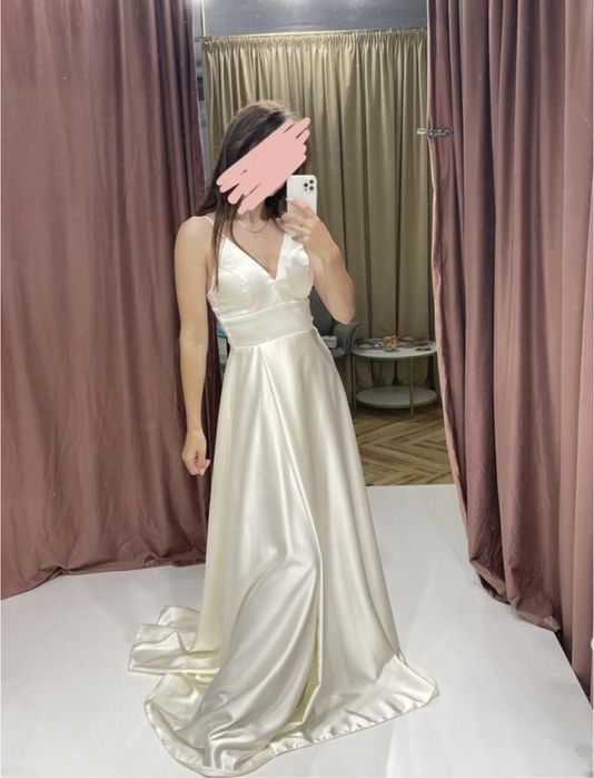 Сукня весільна мінімалістична