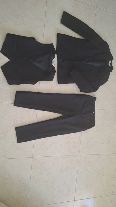 Fato preto de menino 8 anos