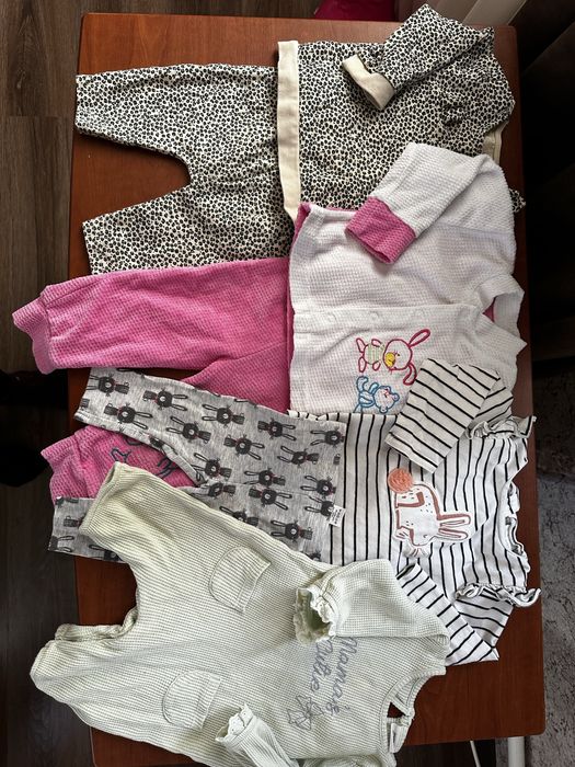 Стильні костюмчики на дівчинку 3-6