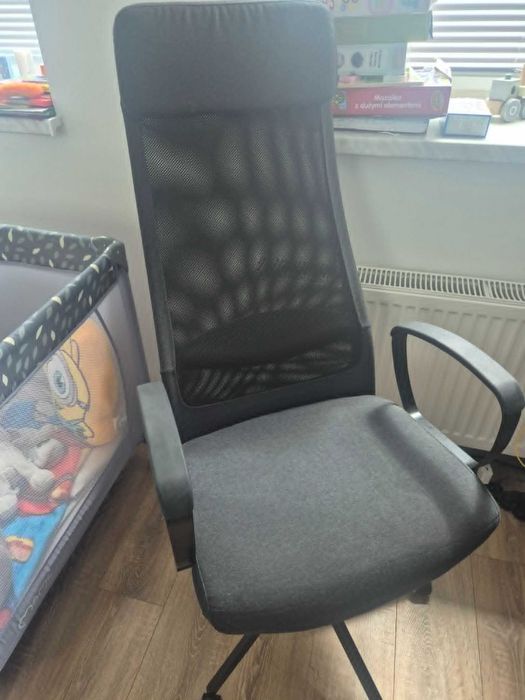biurko,krzeslo obrotowe ikea