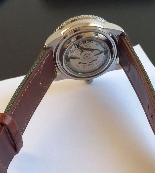 Seiko 5 Sport  automatico. Raro e excelente. Escala mundial rotativa exterior.