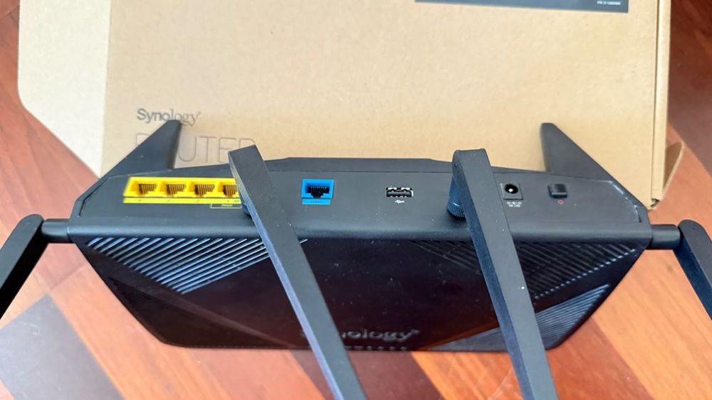 Router Synology RT2600ac + Mesh MR2200ac — Como novos