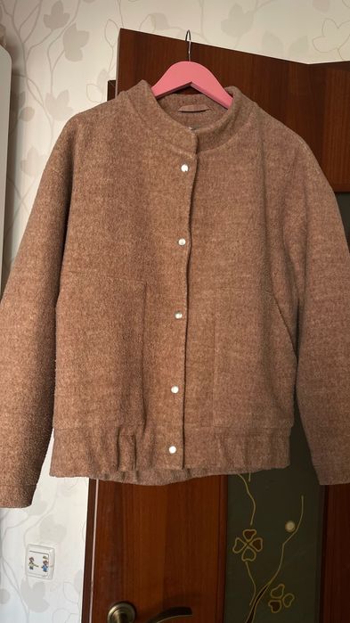 стильний бомбер від бренду Fabric 17