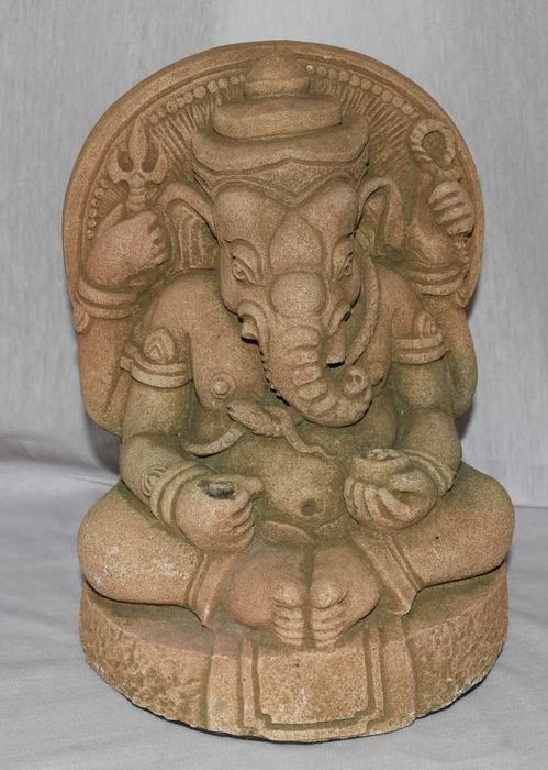Ganesh em pedra, made in India