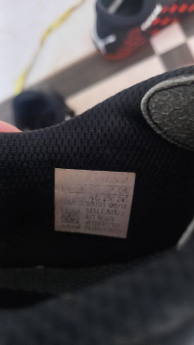 Бутси, кросівки, футзалки