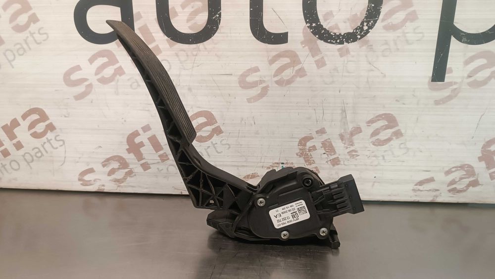 Pedal do acelerador OPEL Astra J 09-15 13252702