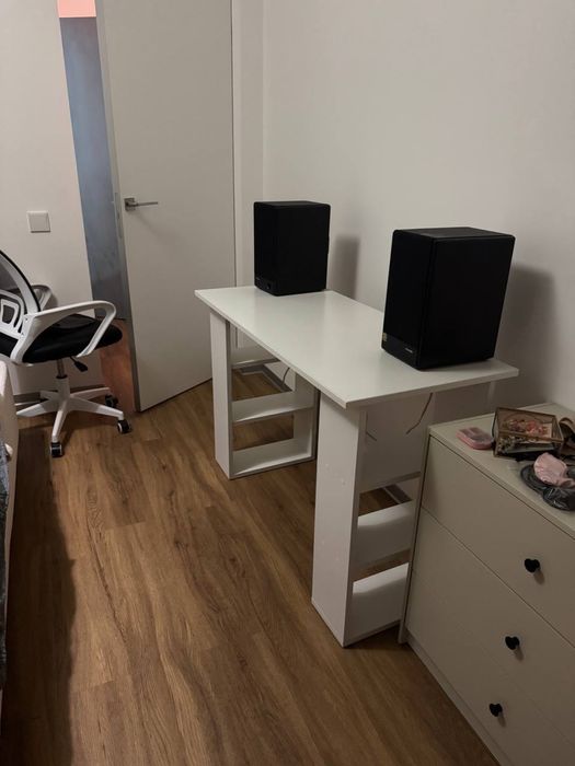 стіл письмовий невеликий