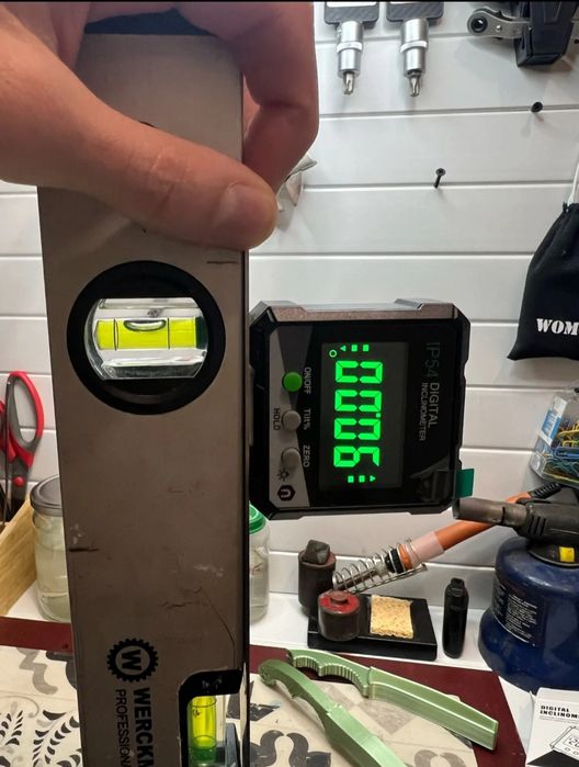 Цифровой угломер,влагостойкий,хорошего качества.