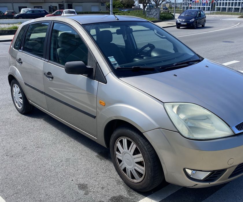 Ford fiesta 1.2 ano 2003.