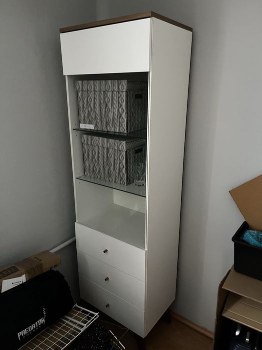 Szklana witryna Biala szuflady ikea