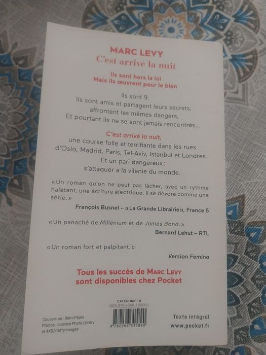 C' arrivé la nuit. Portes incluídos