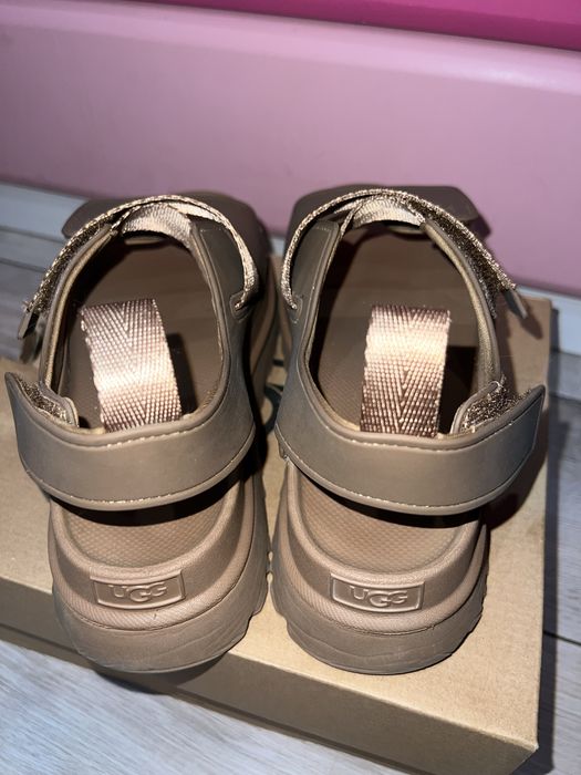 Босоніжки сандалі ugg 38-39