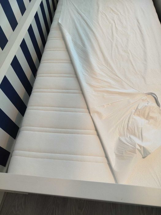 Cama Montessori com gavetão