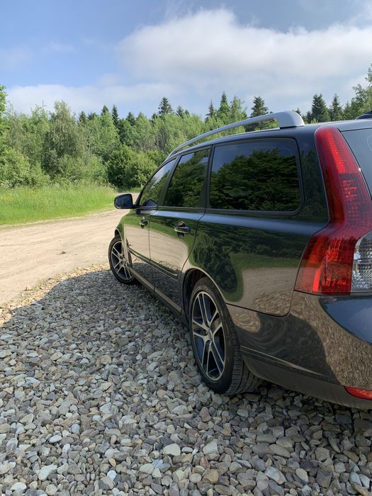 Вольво v50 2009 року випуску