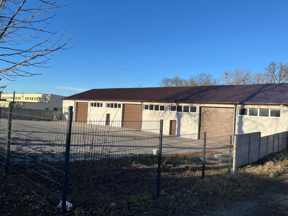Hala 560m2 na działce 1776m2 na sprzedaż / wynajem