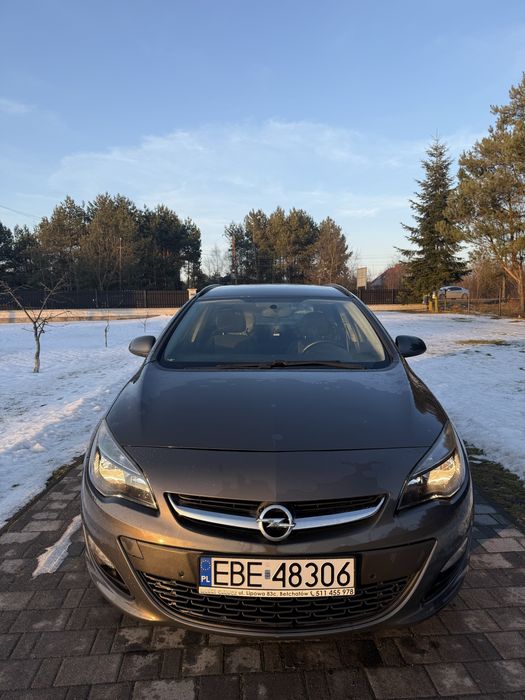Opel astra j lift 1,6 cdti hak klima