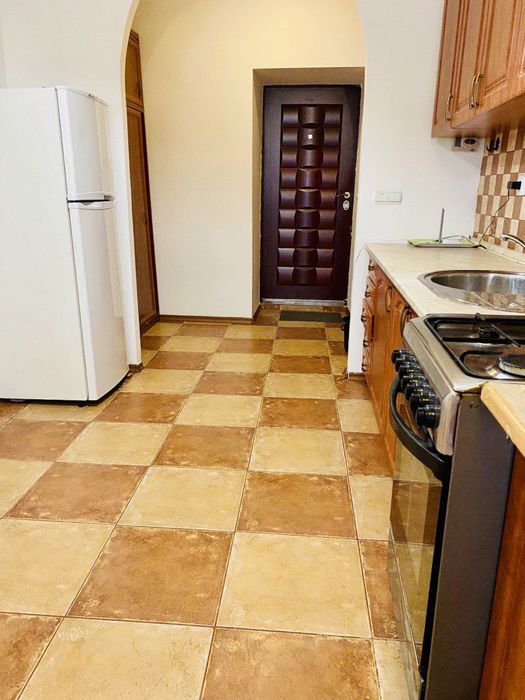 Затишна кухня-студія + спальня на Корзо в Центрі.  Подобово!