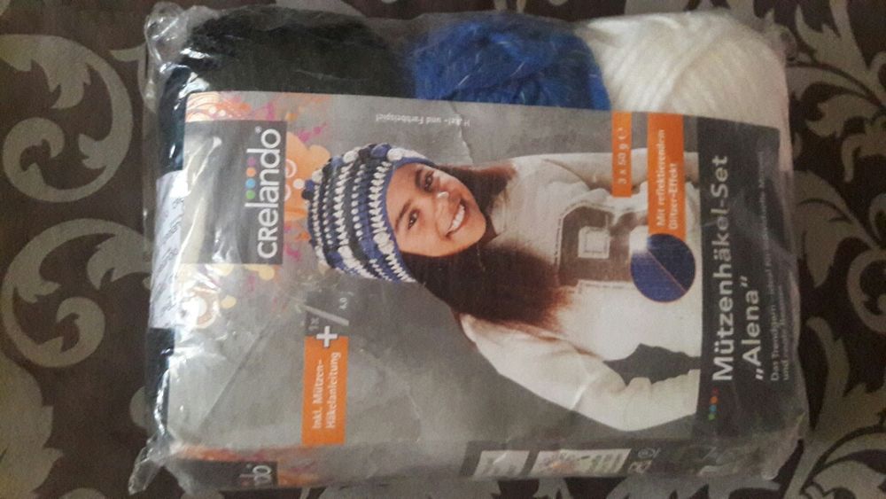 Набор ниток с крючком для вязания шапки новый