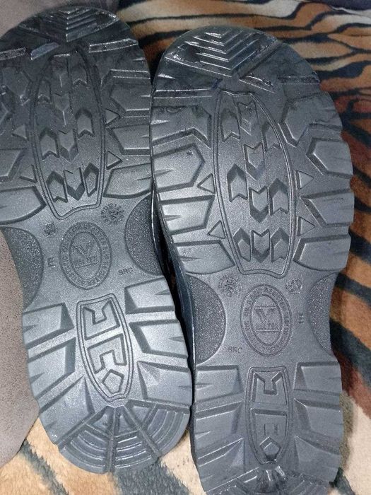 Продам взуття для роботи р-р 46-47.