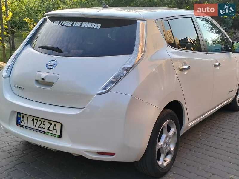 Продам Nissan Leaf 24 кВт (запас ходу до 140 км) з відмінною батареєю!