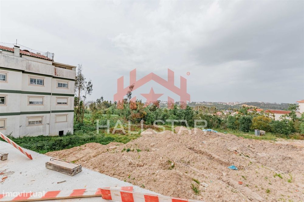 Apartamento T1 / Condomínio Fechado com Piscina / Pousos