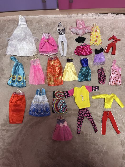 Лот одягу для барбі