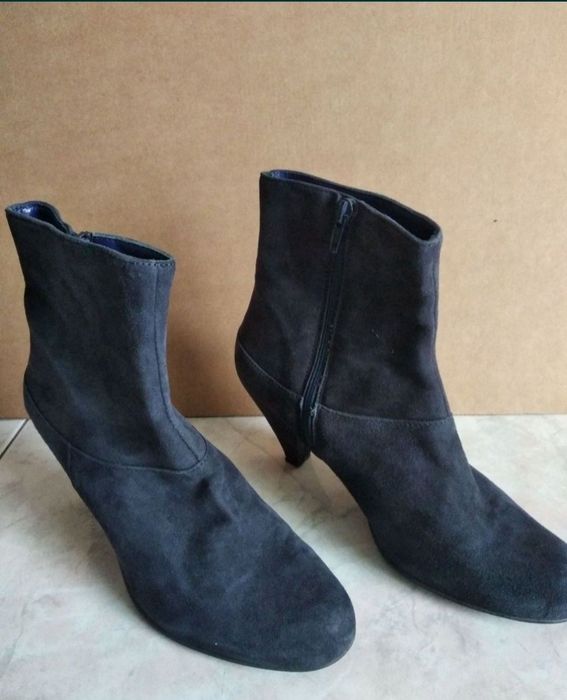 Botas para senhora, como novas.