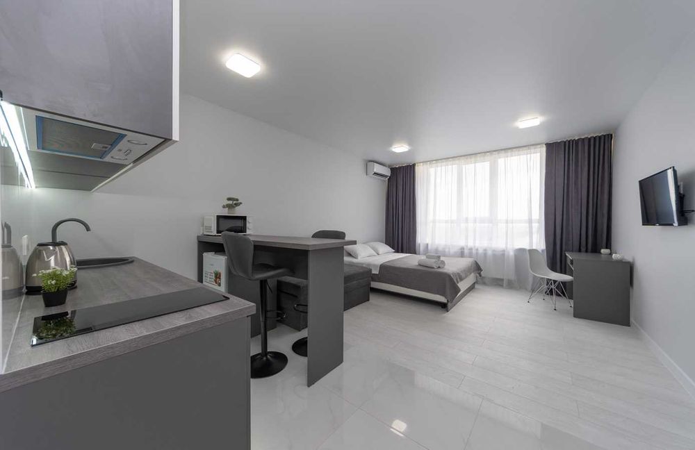 Подобова оренда- комфортна студія з ремонтом, біля метро. Світло 24/7.