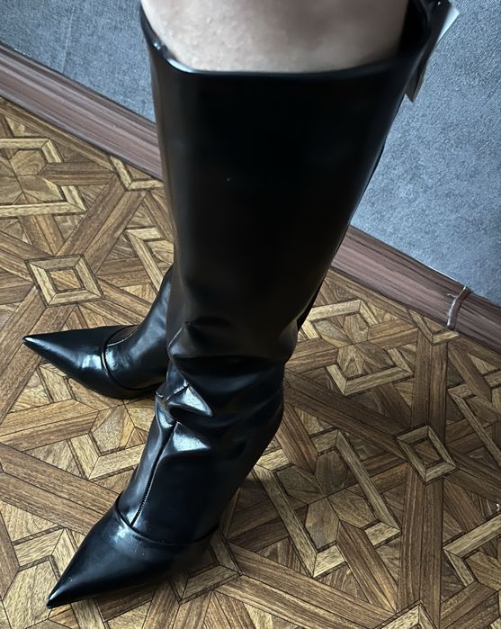 Продам новые сапожки демисезонные 39 размер Zara