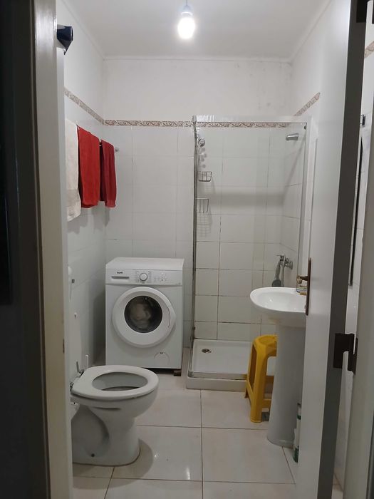 Quarto com serventia wc