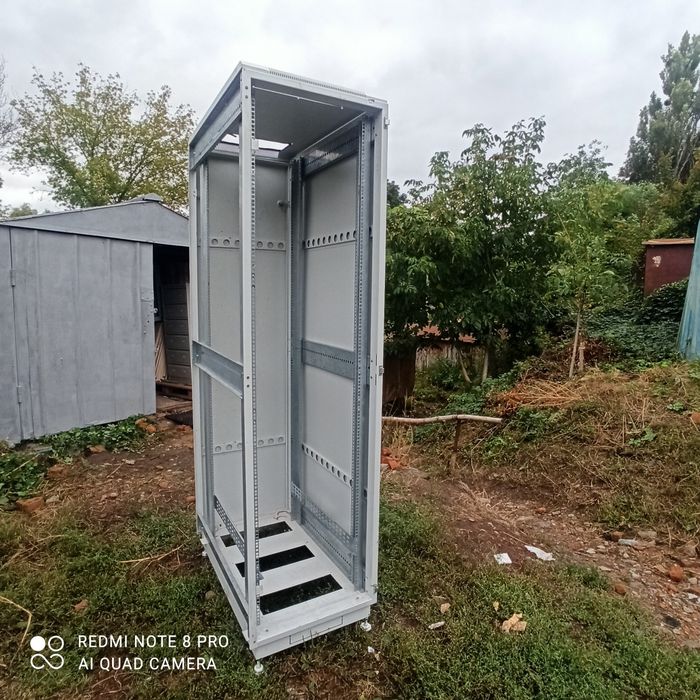 Шафа серверна комутаційна