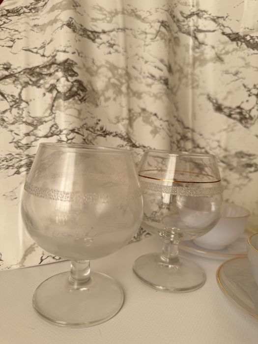 Antigo 4 chavenas e 4 pires e 2 copos balão casamento