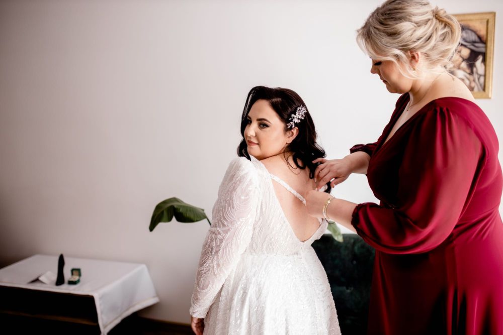 Sprzedam piękną suknię ślubną