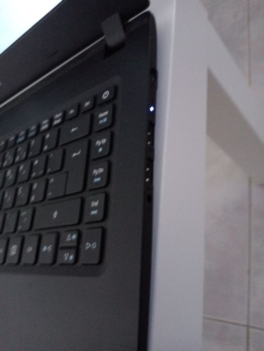 Portátil Acer com carregador
