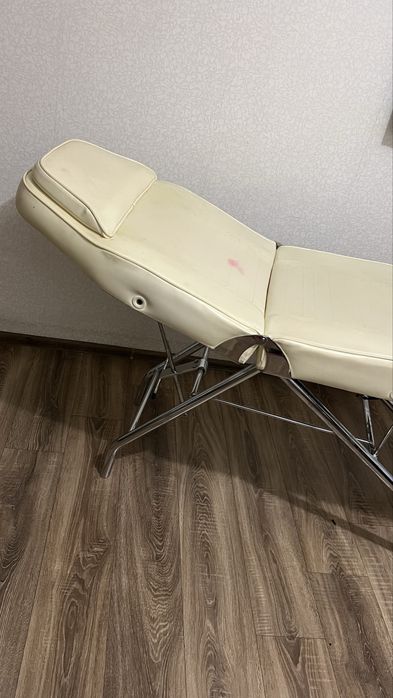 Кушетка косметологічна