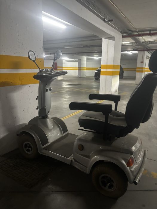 Scooter mobilidade reduzida precisa bateria nova