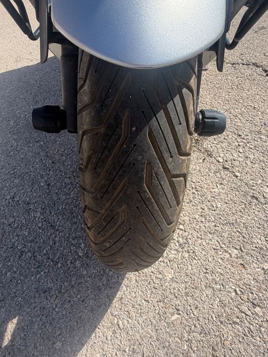 Honda Forza 125cc com vários acessórios extra+top case espaçoso