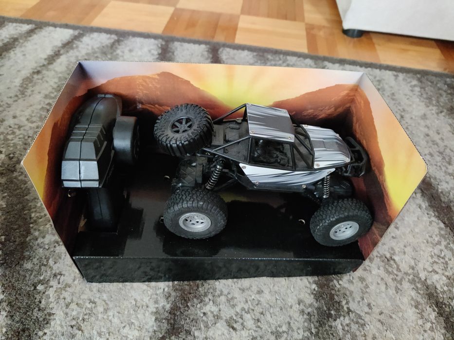 Zestaw 2 auta zdalnie sterowane off road car + samochód Carrera RC
