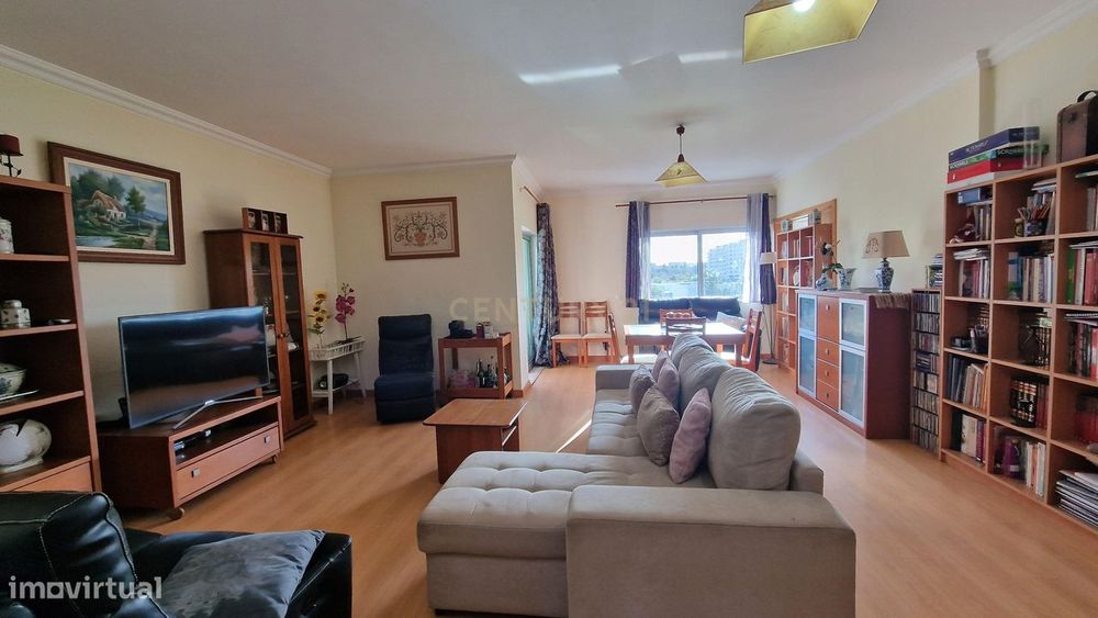 Moderno T3 em Portimão, Faro, com 2 garagens - Oportunidade Única! — Portimão, Faro