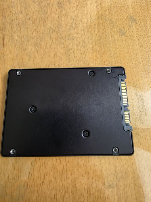 1.9tb Samsung SM863 ssd 2.5"sata3 2tb Якісний диск ssd  Стан гарний Смарт на фото