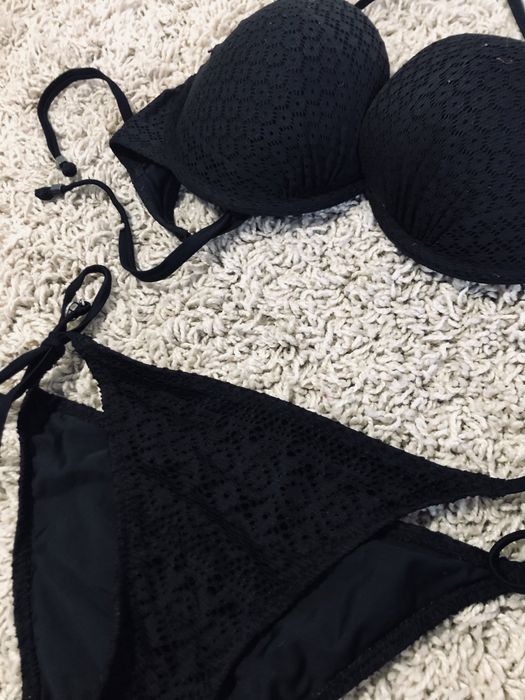 Czarny strój kapielowy 80D i 36 bikini plaża