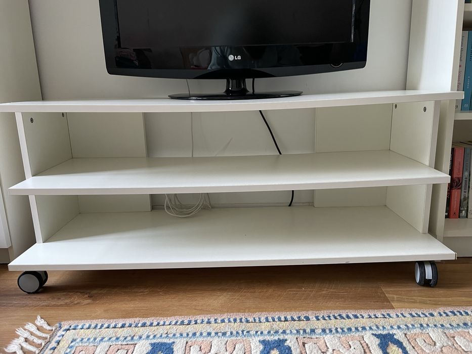 Cómoda Movível com Prateleiras