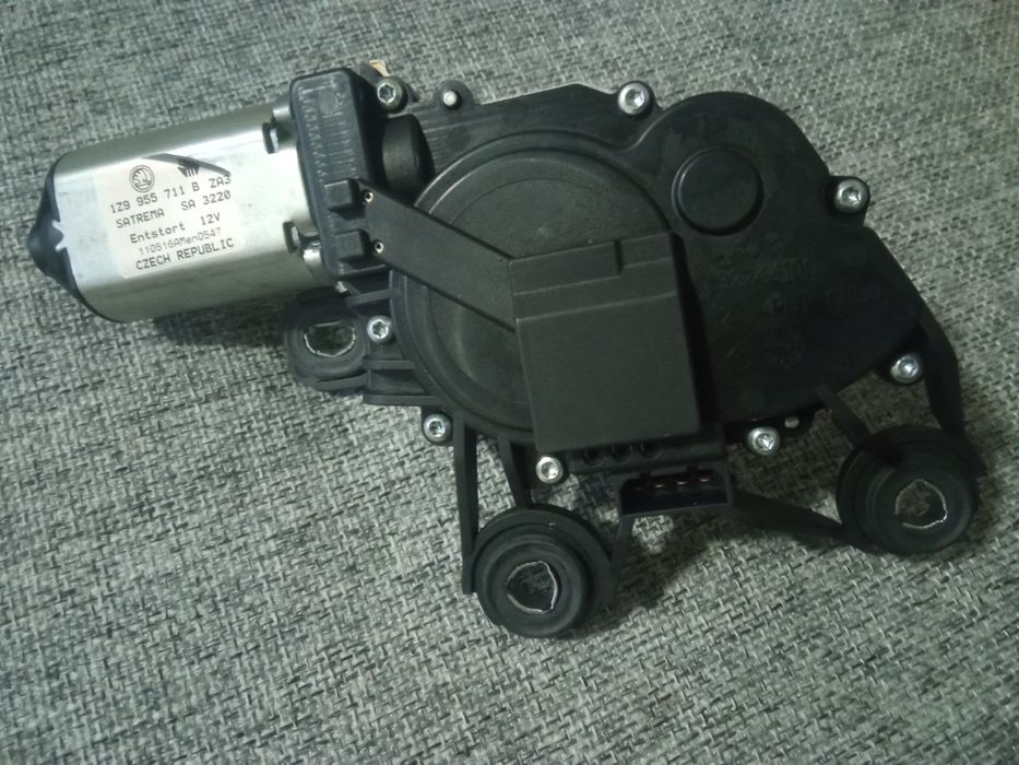 Редуктор заднего стекла шкода
