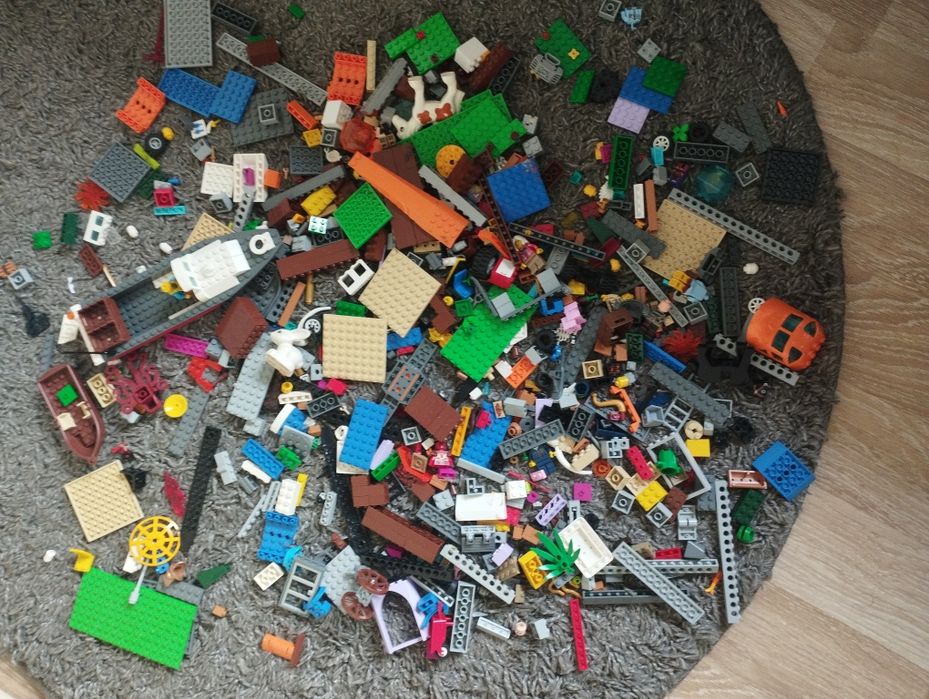 LEGO oryginalne  mix 1,3kg — figurki, części, płytki