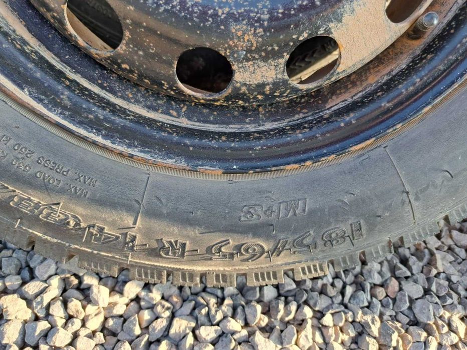 Opony zimowe, koła 185.65 r14 duży bieżnik 90%