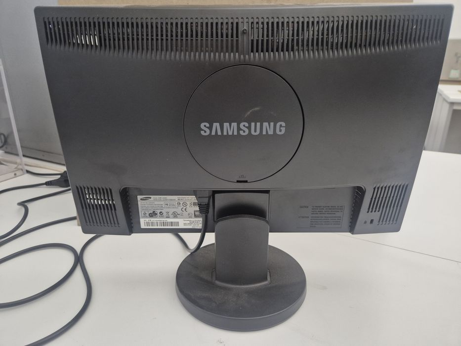 Monitor Asus syncmaster 943