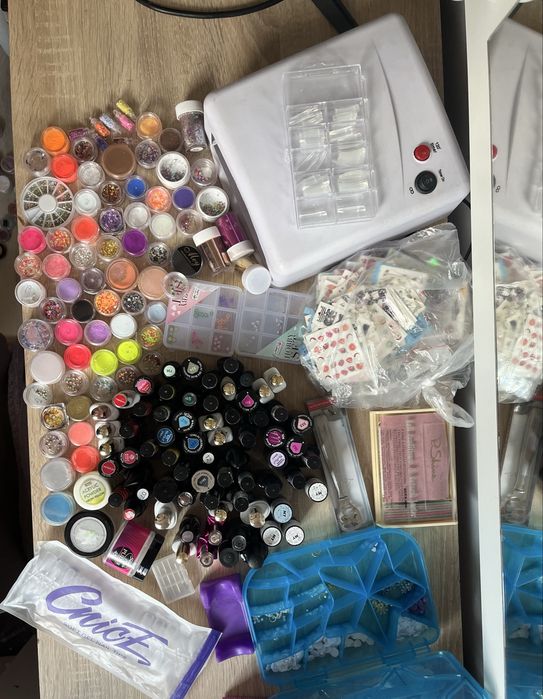 Zestaw do robienia manicure paznokci