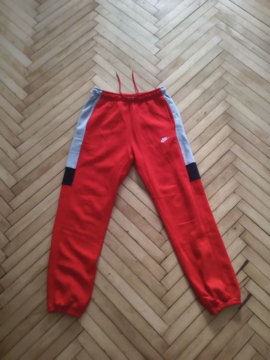 Штани Nike червоні