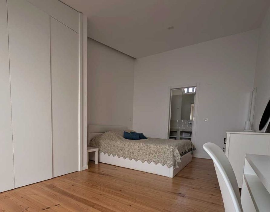 Cama de Casal Queen com Colchão - Ótimo estado